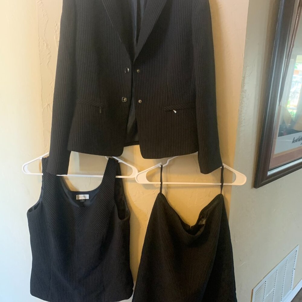 Tahara 3 Piece Women's Deep Blue (Navy) Pin Striped Suit w/Skirt (lined) Size 10